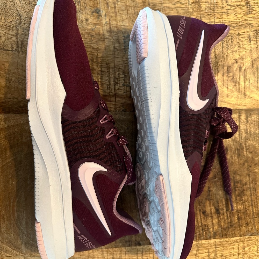 NIKE Women’s in-season TR 8 Training Shoe